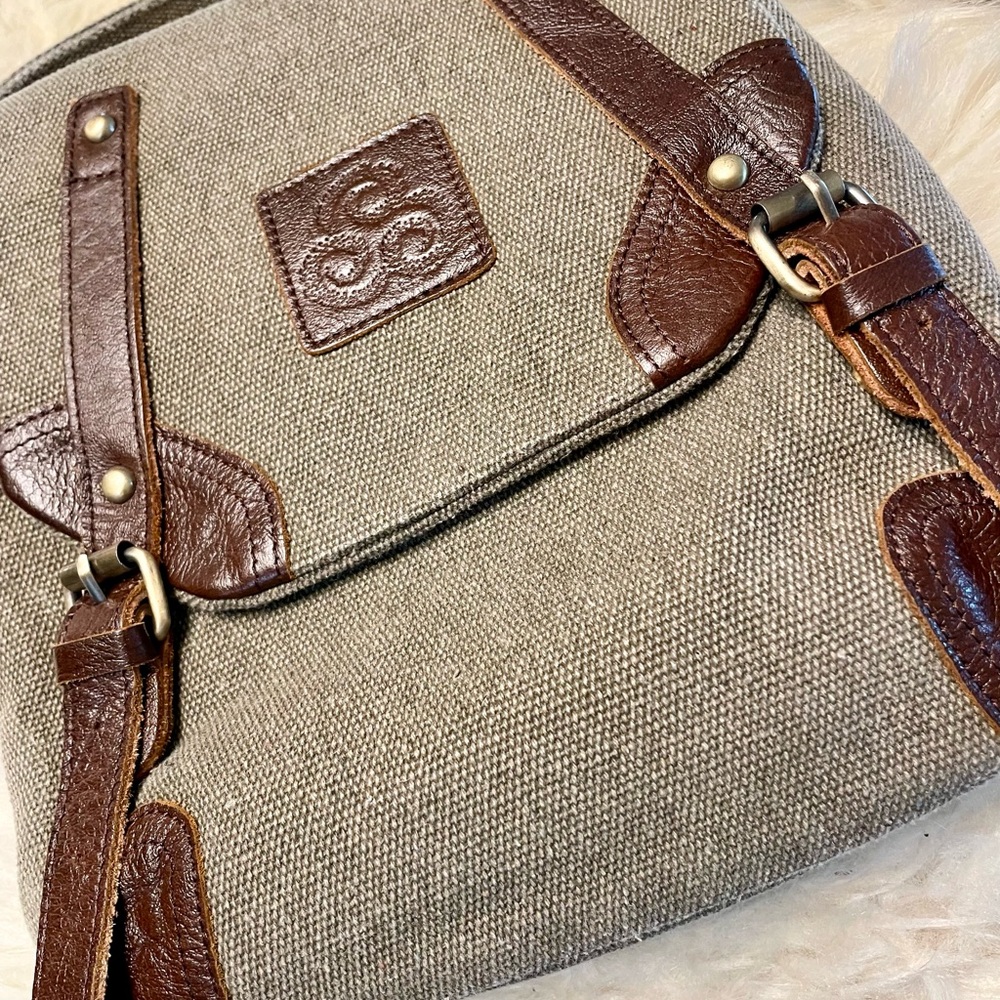 Leather and Canvas Carraig Donn Crossbody Bag
